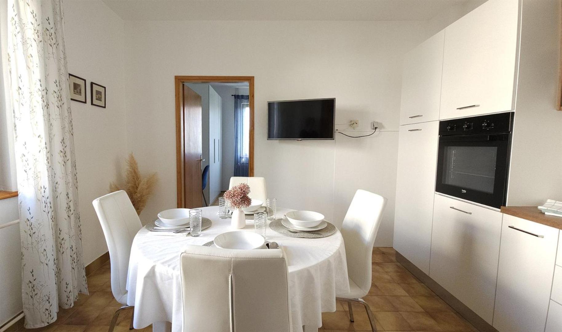 Apartment Jole - A4 -Two Bedrooms - Close To The City Center Poreč Exterior foto